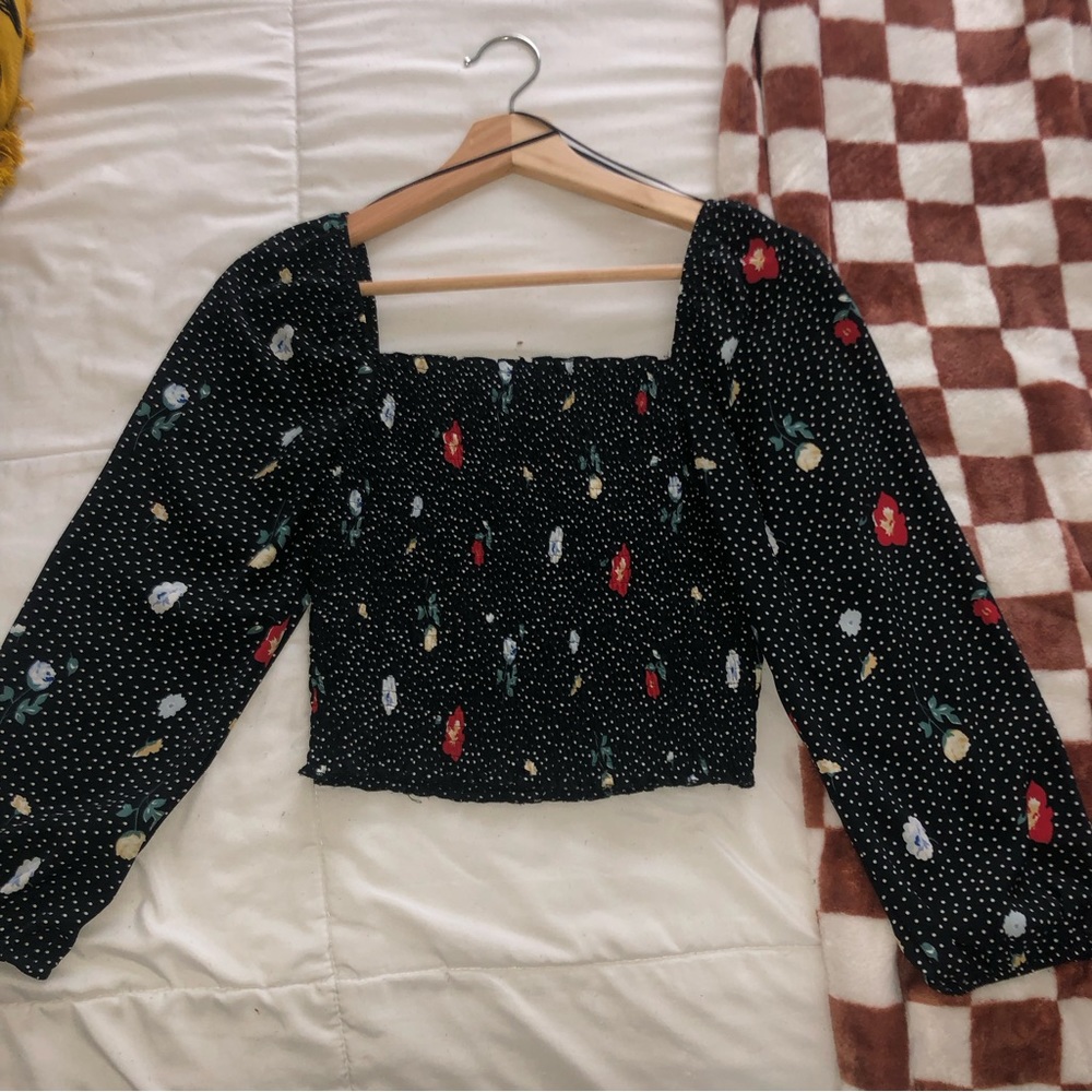 ABERCROMBIE & FITCH - Black Crop Top